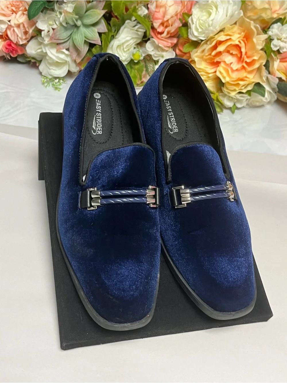 NEW Easy Strider Navy Velvet Loafers Bow Tie Pocket Square Set Size 8
